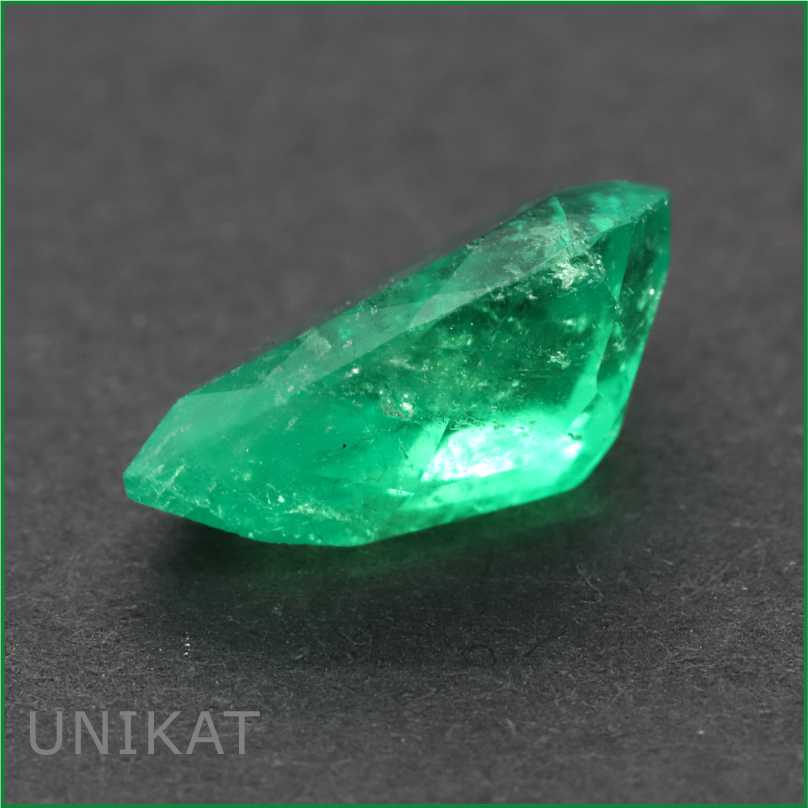 smaragd-tropfenform-naturfarbe-3,60ct.-edelsteinhimmel-topas-edelsteingeschaeft-badtoelz-03